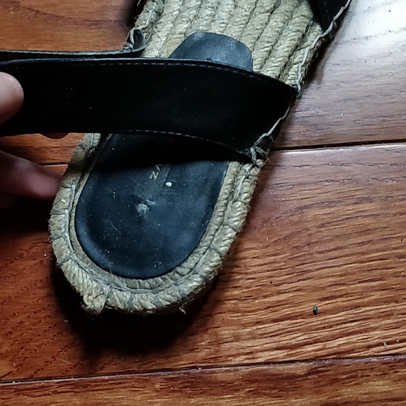 Zara Flats - Picture 2 of 2